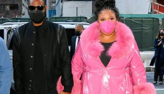 Lizzo a confirmat ca este intr-o relatie. Vedeta nu a dorit totusi sa dezvaluie identitatea „barbatului mascat”
Lizzo a confirmat ca este intr-o relatie. Vedeta nu a dorit totusi sa dezvaluie identitatea „barbatului mascat”