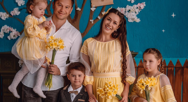 Imposibil sa asculti fara lacrimi in ochi! „Hai acasa puisor” - melodia Irinei Kovalsky despre neam, traditii si dorul nemilos de casa a moldovenilor - VIDEO
Imposibil sa asculti fara lacrimi in ochi! „Hai acasa puisor” - melodia Irinei Kovalsky despre neam, traditii si dorul nemilos de casa a moldovenilor - VIDEO