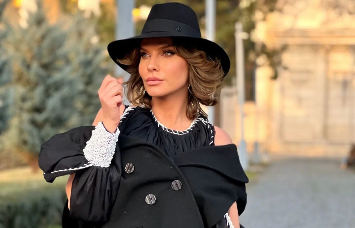 Anna Lesko, eleganta si sofisticata intr-un costum impresionant. Artista stie cum sa-si puna in valoare silueta - FOTO Anna Lesko, eleganta si sofisticata intr-un costum impresionant. Artista stie cum sa-si puna in valoare silueta - FOTO