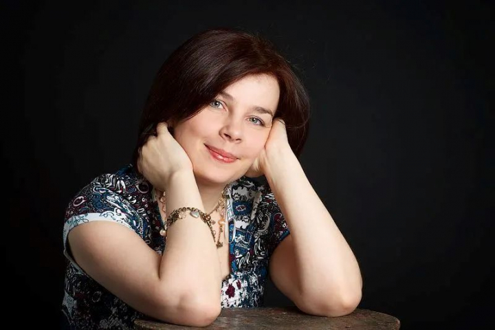 Cu putin timp inainte de declansarea razboiului in Ucraina, a lansat un roman ce reflecta aceasta tema! Scriitoarea Lilia Calancea a povestit despre cea mai recenta carte a sa: „Paradis afara si iadul inauntru, cam asa as descrie anul 2022” - VIDEO Cu putin timp inainte de declansarea razboiului in Ucraina, a lansat un roman ce reflecta aceasta tema! Scriitoarea Lilia Calancea a povestit despre cea mai recenta carte a sa: „Paradis afara si iadul inauntru, cam asa as descrie anul 2022” - VIDEO