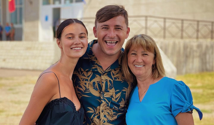 Sarbatoare mare in familia lui Emilian Cretu! Mama actorului este omagiata. Vezi cum a fost felicitata femeia de catre cele mai apropiate persoane din viata sa: „Mama mea icoana sfanta, La multi ani” - FOTO/VIDEO Sarbatoare mare in familia lui Emilian Cretu! Mama actorului este omagiata. Vezi cum a fost felicitata femeia de catre cele mai apropiate persoane din viata sa: „Mama mea icoana sfanta, La multi ani” - FOTO/VIDEO