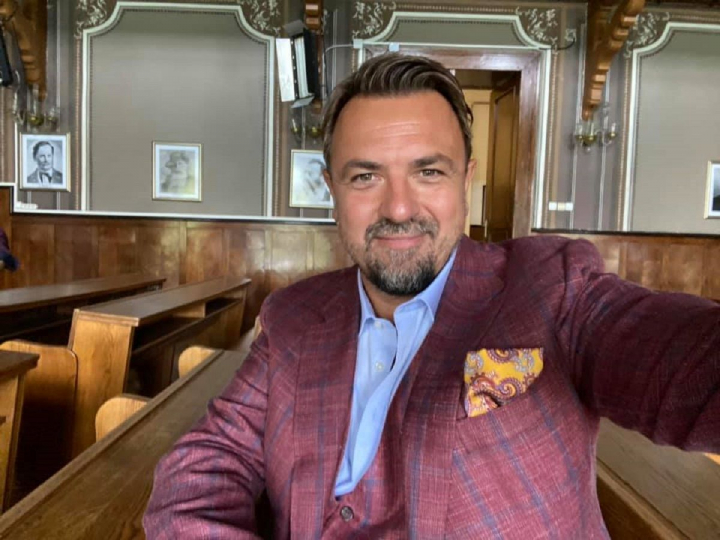 Unde a lucrat Horia Brenciu inainte sa devina celebru: „Alergam in fiecare zi ca nebunul pentru cativa lei”
