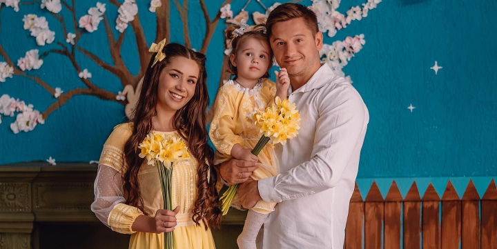 De Pasti, Irina Kovalsky isi bucura fanii cu o noua melodie! Artista lanseaza un colind minunat: „Noi respectam toate traditiile, mergem la biserica, sfintim bucatele si aducem lumina Sfanta in casa noastra” - VIDEO De Pasti, Irina Kovalsky isi bucura fanii cu o noua melodie! Artista lanseaza un colind minunat: „Noi respectam toate traditiile, mergem la biserica, sfintim bucatele si aducem lumina Sfanta in casa noastra” - VIDEO