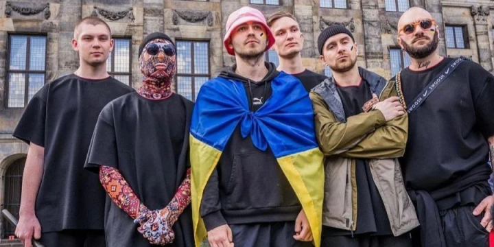Kalush Orchestra, trupa care reprezinta Ucraina la Eurovision 2022 au facut un gest emotionant! Membrii formatiei si-au cantat piesele in centrul orasului ucrainean Irpin - VIDEO Kalush Orchestra, trupa care reprezinta Ucraina la Eurovision 2022 au facut un gest emotionant! Membrii formatiei si-au cantat piesele in centrul orasului ucrainean Irpin - VIDEO