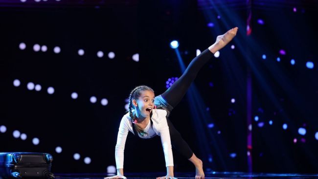 Iris Anghelina, dans contemporan plin de emotie in fata juratilor de la Romanii au Talent Iris Anghelina, dans contemporan plin de emotie in fata juratilor de la Romanii au Talent