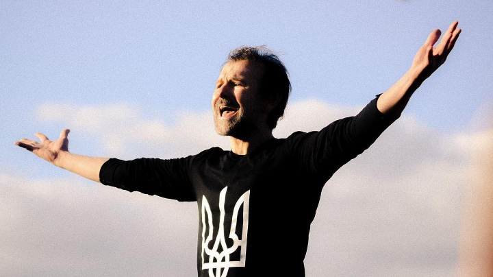 Solistul trupei „Okean Elzy”, Sviatoslav Vakarciuk este sigur ca Ucraina va castiga in curand: „Se pare ca totul este mai bine decat am crede” Solistul trupei „Okean Elzy”, Sviatoslav Vakarciuk este sigur ca Ucraina va castiga in curand: „Se pare ca totul este mai bine decat am crede”