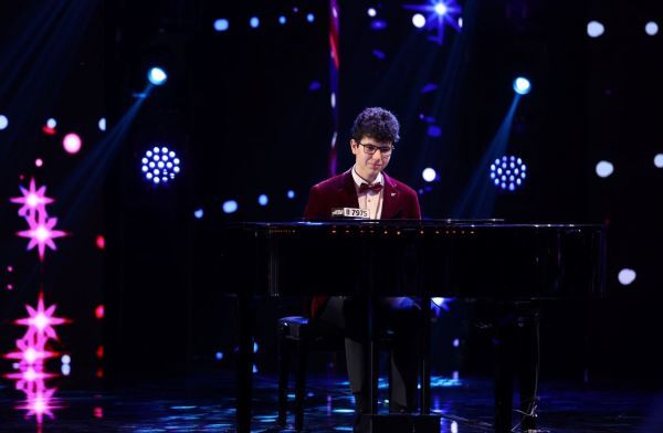 Florin Ciobanu, pianistul care le-a atins inimile juratilor de la Romanii au Talent: „Tu simti muzica!”
