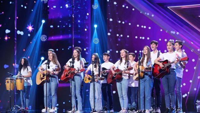 Folk Calimanel, „copiii” preotului Petru Catinean la Romanii au Talent: „Incercam sa castigam lumea cu inima!” - VIDEO Folk Calimanel, „copiii” preotului Petru Catinean la Romanii au Talent: „Incercam sa castigam lumea cu inima!” - VIDEO