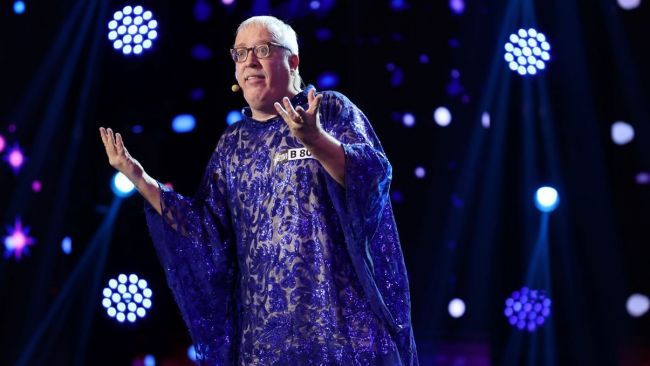 Larry Freddy, aparitie excentrica in fata juratilor de la Romanii au Talent: „Ne-ai adus aminte de Revelion!” - VIDEO Larry Freddy, aparitie excentrica in fata juratilor de la Romanii au Talent: „Ne-ai adus aminte de Revelion!” - VIDEO