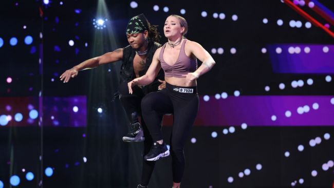 Simona Mereu și Prince Black Eagle au dansul în sânge și cred că pot câștiga marele premiu la Romanii au Talent - VIDEO Simona Mereu și Prince Black Eagle au dansul în sânge și cred că pot câștiga marele premiu la Romanii au Talent - VIDEO