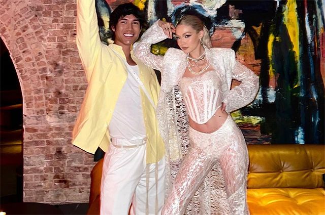 Gigi Hadid si-a sarbatorit ziua de nastere in stil opulent! Modelul a avut invitati de onoare si tinute spectaculoase la petrecere - FOTO Gigi Hadid si-a sarbatorit ziua de nastere in stil opulent! Modelul a avut invitati de onoare si tinute spectaculoase la petrecere - FOTO