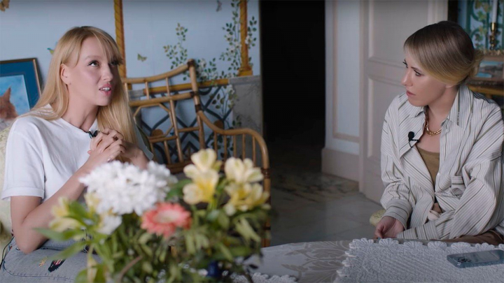 Un interviu neasteptat al Kseniei Sobchak! Jurnalista a mers in Franta pentru a se intalni cu interpreta ucraineana Olga Polyakova, dar totusi cuvantul razboi a fost acoperit. Ce marturisiri a facut artista - VIDEO Un interviu neasteptat al Kseniei Sobchak! Jurnalista a mers in Franta pentru a se intalni cu interpreta ucraineana Olga Polyakova, dar totusi cuvantul razboi a fost acoperit. Ce marturisiri a facut artista - VIDEO