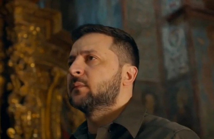 Mesajul de Paste al lui Volodimir Zelenski: "Nu vom fi distrusi de nicio hoarda ori rautate” - VIDEO Mesajul de Paste al lui Volodimir Zelenski: "Nu vom fi distrusi de nicio hoarda ori rautate” - VIDEO