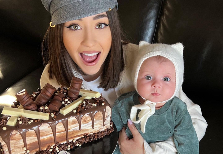 Nicole Cherry - imagine de colectie alaturi de fiica ei intr-un costum de iepuras. Fanii s-au topit: „Sarbatori fericite” - FOTO Nicole Cherry - imagine de colectie alaturi de fiica ei intr-un costum de iepuras. Fanii s-au topit: „Sarbatori fericite” - FOTO