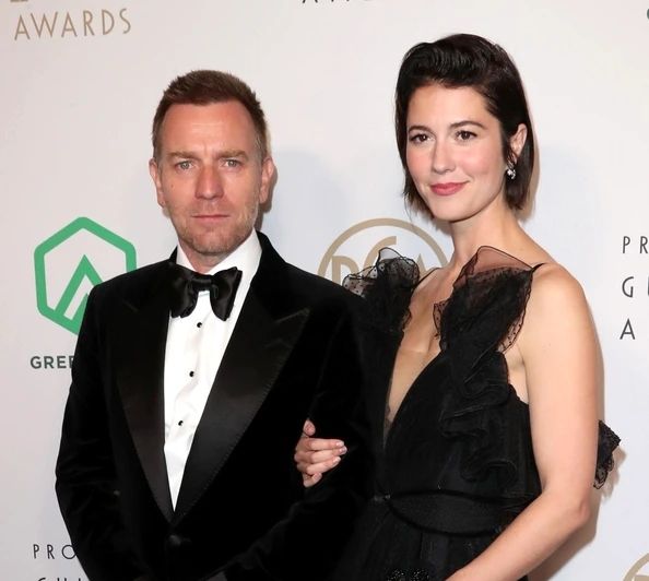 Ewan McGregor s-a casatorit cu iubita lui mai tanara cu 14 ani Ewan McGregor s-a casatorit cu iubita lui mai tanara cu 14 ani