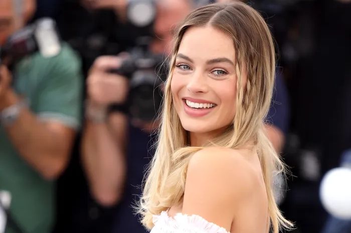 Prima imagine cu Margot Robbie in rolul papusii Barbie: „Orice ai gandi, iti vom oferi ceva total diferit - lucrul pe care nu stiai ca-l doresti” - FOTO Prima imagine cu Margot Robbie in rolul papusii Barbie: „Orice ai gandi, iti vom oferi ceva total diferit - lucrul pe care nu stiai ca-l doresti” - FOTO