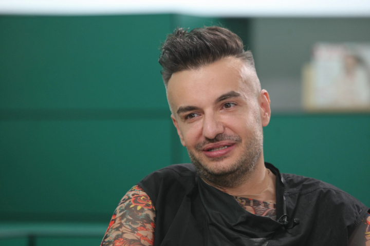 Mama lui Razvan Ciobanu, distrusa de durere la trei ani de la moartea fiului sau: ”Sa ne rugam sa fie bine printre ingeri!”. Cum vrea sa-i pastreze vie memoria 