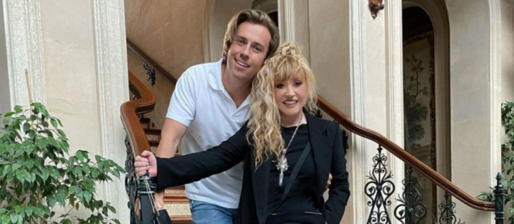 Vila din Rusia a Allei Pugacheva si a lui Maxim Galkin - vandalizata! Vecinii sustin ca oamenii sunt revoltati de expunerea pozitiei lor fata de razboiul din Ucraina - FOTO Vila din Rusia a Allei Pugacheva si a lui Maxim Galkin - vandalizata! Vecinii sustin ca oamenii sunt revoltati de expunerea pozitiei lor fata de razboiul din Ucraina - FOTO