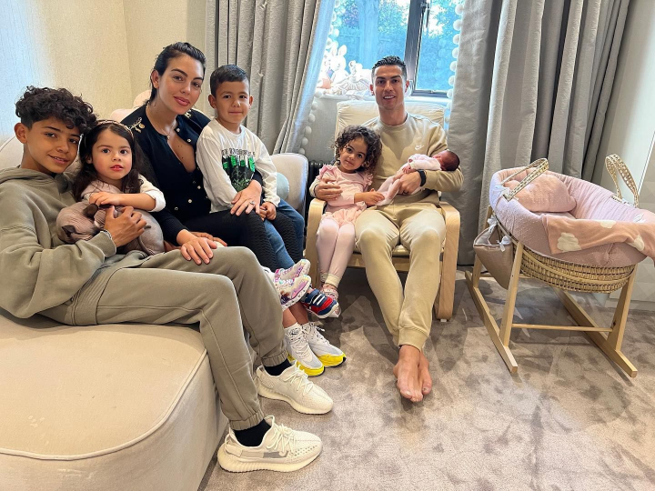 Georgina Rodriguez, iubita lui Cristiano Ronaldo, primul mesaj dupa ce a nascut prematur, iar unul dintre gemeni a murit la nastere - FOTO
