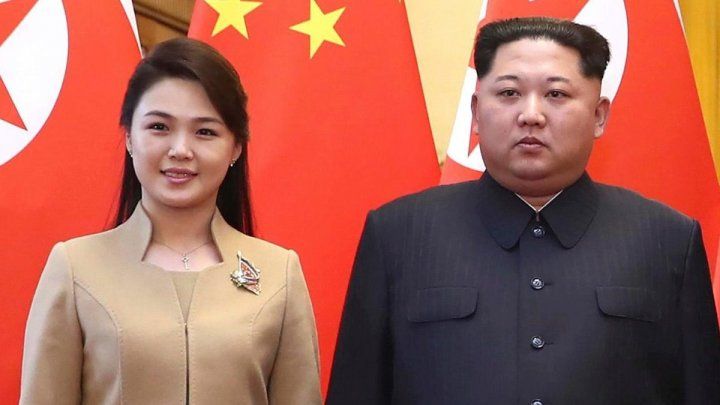Aparitie rara in public a frumoasei sotii a lui Kim Jong-un. Ri Sol-ju a fost majoreta inainte de a deveni partenera dictatorului - FOTO Aparitie rara in public a frumoasei sotii a lui Kim Jong-un. Ri Sol-ju a fost majoreta inainte de a deveni partenera dictatorului - FOTO