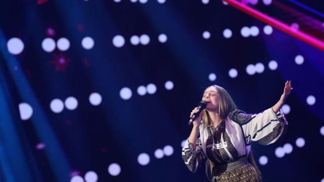 Georgiana Enica, o prezenta si o voce incantatoare care i-a cucerit pe juratii de la Romanii au Talent - VIDEO Georgiana Enica, o prezenta si o voce incantatoare care i-a cucerit pe juratii de la Romanii au Talent - VIDEO