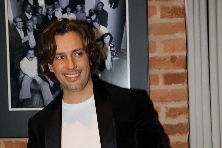 Nimeni nu s-ar fi asteptat! Cine este noua gazda a emisiunii „Segodnea Vecherom” moderata anterior de Maxim Galkin Nimeni nu s-ar fi asteptat! Cine este noua gazda a emisiunii „Segodnea Vecherom” moderata anterior de Maxim Galkin