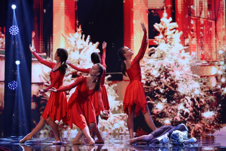 Povestea „Fetita cu chibrituri”, pusa in scena la Romanii au Talent de balerinele de la Scoala de balet Denisse - VIDEO Povestea „Fetita cu chibrituri”, pusa in scena la Romanii au Talent de balerinele de la Scoala de balet Denisse - VIDEO