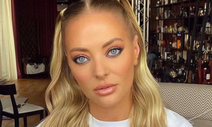 Delia - o noua schimbare de look. Fanii, impresionati total: „Arati de 25 de ani, nu de 40!” Vezi ce si-a facut artista la par - FOTO Delia - o noua schimbare de look. Fanii, impresionati total: „Arati de 25 de ani, nu de 40!” Vezi ce si-a facut artista la par - FOTO