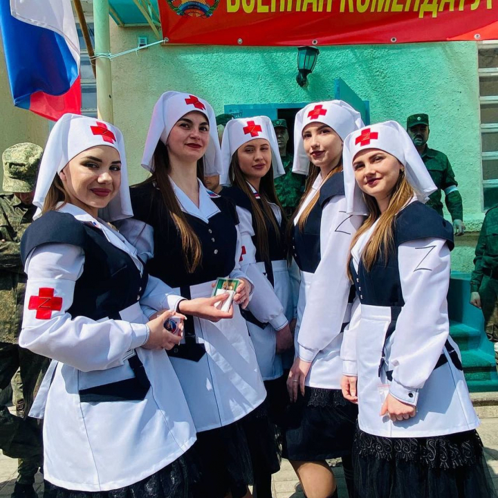 Majoretele lui Putin. Poze scandaloase cu „asistente medicale”, care pozeaza cu soldatii rusi din Ucraina - FOTO
Majoretele lui Putin. Poze scandaloase cu „asistente medicale”, care pozeaza cu soldatii rusi din Ucraina - FOTO