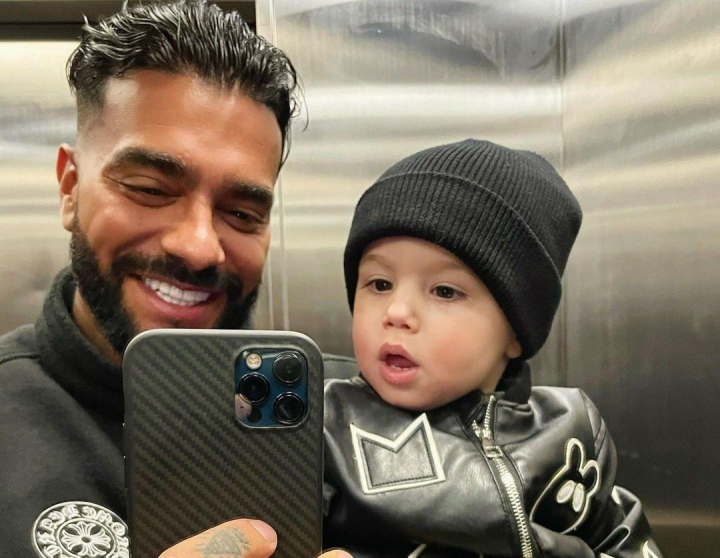 Atunci cand e vorba despre copiii sai, Timati nu economiseste nimic! Rapperul i-a daruit fiului sau de 2 ani un ceas de 20 de milioane de lei. Cum arata acesta - FOTO Atunci cand e vorba despre copiii sai, Timati nu economiseste nimic! Rapperul i-a daruit fiului sau de 2 ani un ceas de 20 de milioane de lei. Cum arata acesta - FOTO