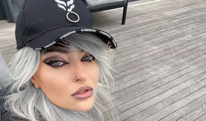 Delia, replica ironica la adresa celor care critica femeile: „Lasati traumele..” - FOTO
Delia, replica ironica la adresa celor care critica femeile: „Lasati traumele..” - FOTO