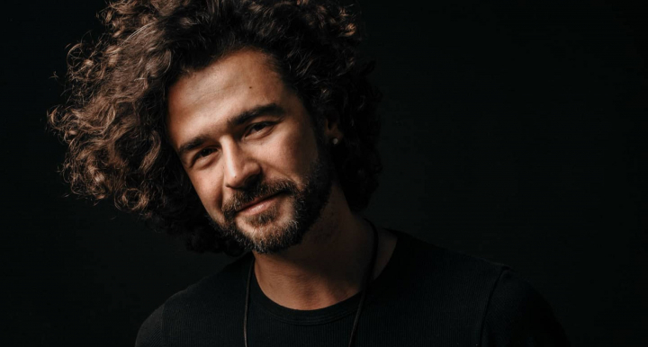 Te trec fiorii! Interpretul Pasha Parfeni a lansat o piesa emotionanta despre razboi. In videoclip apare fiica actorului Anatol Durbala: „Intr-o singura zi am inceput sa apreciem cuvantul pace..” - VIDEO Te trec fiorii! Interpretul Pasha Parfeni a lansat o piesa emotionanta despre razboi. In videoclip apare fiica actorului Anatol Durbala: „Intr-o singura zi am inceput sa apreciem cuvantul pace..” - VIDEO