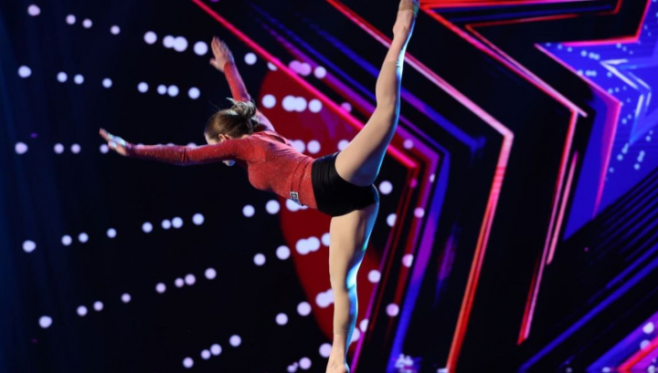 “Reusesti sa transmiti ceea ce simti!”. Andreea Ratchita a primit 4 de DA pentru un dans contemporan spectaculos - VIDEO “Reusesti sa transmiti ceea ce simti!”. Andreea Ratchita a primit 4 de DA pentru un dans contemporan spectaculos - VIDEO