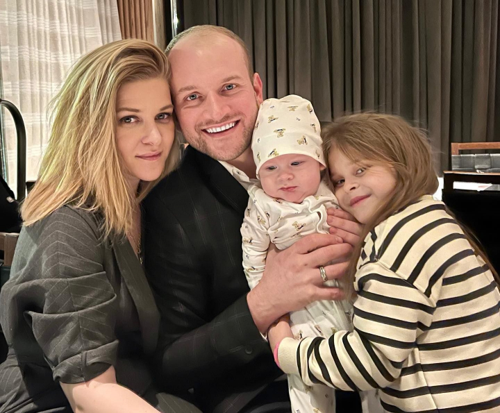 Chiar daca se afla peste Ocean, transmit bucurii. Karizma si-a botezat fiul, Alexandru. Vezi ce „petrecere pe cinste” a avut micutul - VIDEO Chiar daca se afla peste Ocean, transmit bucurii. Karizma si-a botezat fiul, Alexandru. Vezi ce „petrecere pe cinste” a avut micutul - VIDEO