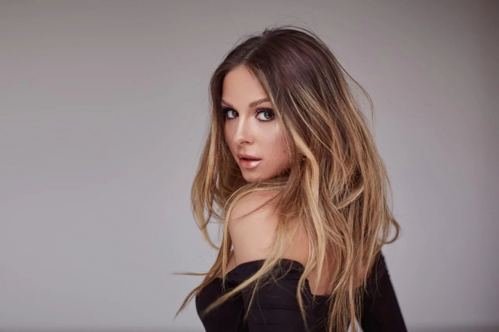 Inca o vedeta rusa se afla in Israel! Nyusha este la Tel Aviv, acolo unde vrea sa incerce o profesie noua. Afla despre ce este vorba - FOTO Inca o vedeta rusa se afla in Israel! Nyusha este la Tel Aviv, acolo unde vrea sa incerce o profesie noua. Afla despre ce este vorba - FOTO