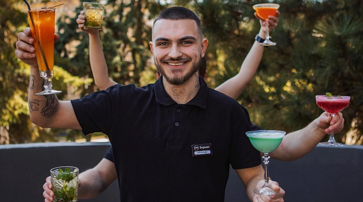 De Ziua Internationala a Bauturii opteaza pentru ceva nou si deosebit! Afla de la Alexandru Pogrebneac cum sa pregatesti un cocktail care iti va potoli setea si te va improspata: „Este o bautura foarte fina” - VIDEO
