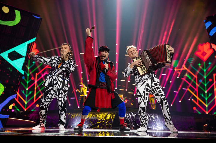 Republica Moldova s-a calificat in finala Eurovision! Zdob si Zdub si fratii Advahov au reusit sa faca senzatie pe scena si sa obtina atentie sporita de la presa straina. Vezi ce au scris cei de la BBC despre show-ul reprezentantilor nostri: „Ei sunt..” - FOTO/VIDEO Republica Moldova s-a calificat in finala Eurovision! Zdob si Zdub si fratii Advahov au reusit sa faca senzatie pe scena si sa obtina atentie sporita de la presa straina. Vezi ce au scris cei de la BBC despre show-ul reprezentantilor nostri: „Ei sunt..” - FOTO/VIDEO