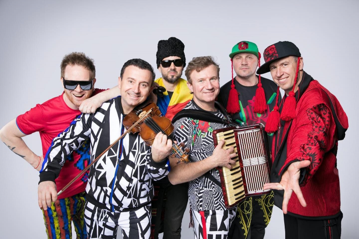 Emotii de nedescris! Cum s-au simtit muzicienii din Republica Moldova inainte de a iesi pe marea scena a concursului international „Eurovision 2022”. Artistii ne-au aratat care a fost atmosfera din culise: „Toata lumea canta cu noi” - VIDEO Emotii de nedescris! Cum s-au simtit muzicienii din Republica Moldova inainte de a iesi pe marea scena a concursului international „Eurovision 2022”. Artistii ne-au aratat care a fost atmosfera din culise: „Toata lumea canta cu noi” - VIDEO