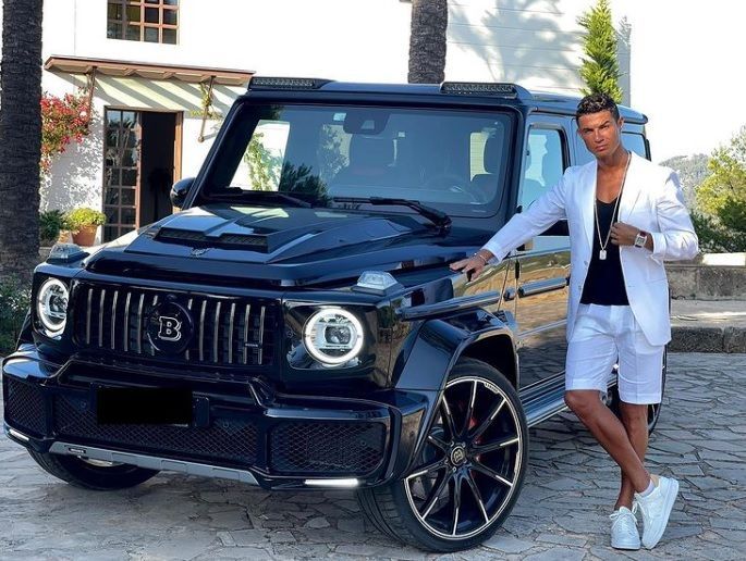 Imagini impresionante cu bolizii lui Cristiano Ronaldo. Colectie in valoare de 18 milioane $ Imagini impresionante cu bolizii lui Cristiano Ronaldo. Colectie in valoare de 18 milioane $