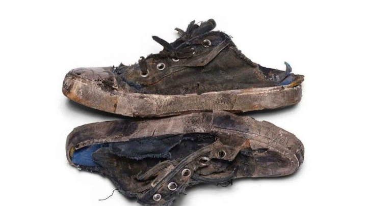 Internetul a luat "foc": Balenciaga cere 1500 € pe niste tenisi care arata ca si distrusi Internetul a luat "foc": Balenciaga cere 1500 € pe niste tenisi care arata ca si distrusi