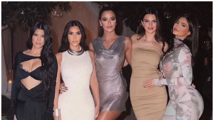 Trebuie sa vezi asta! Acest video cu surorile Kardashian a facut inconjurul lumii si i-a facut pe toti sa rada cu lacrimi. Vezi momentul amuzant de la Met Gala postat pe retelele de socializare - VIDEO Trebuie sa vezi asta! Acest video cu surorile Kardashian a facut inconjurul lumii si i-a facut pe toti sa rada cu lacrimi. Vezi momentul amuzant de la Met Gala postat pe retelele de socializare - VIDEO
