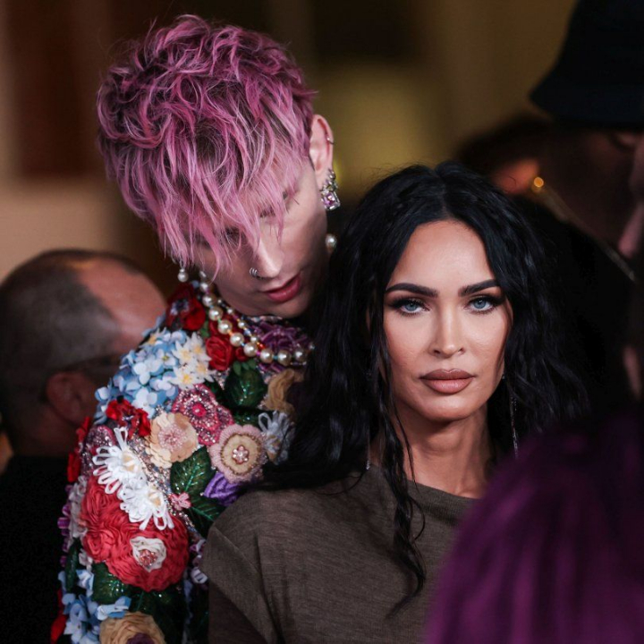 Machine Gun Kelly si Megan Fox asteapta un copil?! Cum s-a dat artistul de gol
Machine Gun Kelly si Megan Fox asteapta un copil?! Cum s-a dat artistul de gol