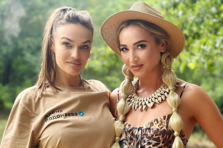 Si-au lasat fanii fara cuvinte! Olga Buzova si Aliona Vodonaeva s-au sarutat in fata camerelor de filmat - VIDEO Si-au lasat fanii fara cuvinte! Olga Buzova si Aliona Vodonaeva s-au sarutat in fata camerelor de filmat - VIDEO