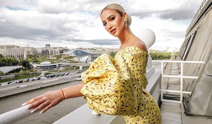 „Nu o voi arde si nu am o sa o dau nimanui”: Buzova a pastrat rochia pe care a purtat-o cand s-a casatorit cu Dmitrii Tarasov - FOTO/VIDEO „Nu o voi arde si nu am o sa o dau nimanui”: Buzova a pastrat rochia pe care a purtat-o cand s-a casatorit cu Dmitrii Tarasov - FOTO/VIDEO