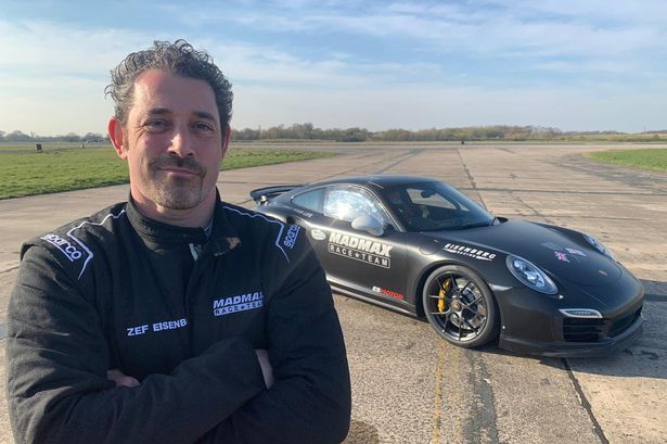 Un milionar a murit dupa ce a avut un accident de masina, in timp ce gonea in masina sa Porsche, cu peste 320 de kilometri pe ora, in incercara de a stabili un record mondial - FOTO