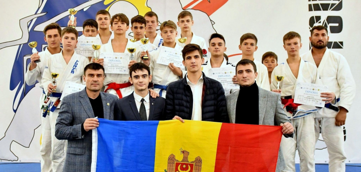 De la varsta de 3 ani, unii micuti deja sunt campioni! Vezi cum au loc antrenamentele de Jiu-Jitsu pentru copii, dar si cum acest sport le influenteaza stilul de viata si comportamentul: „Devin mai educati, mai responsabili” - VIDEO