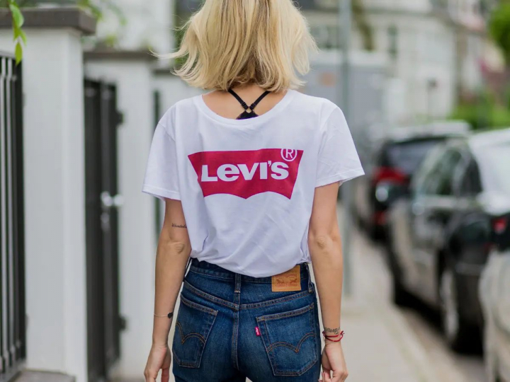 Dupa 29 de ani de activitate, Levi’s a anuntat ca paraseste piata din Rusia! Brand-ul este in cautarea unor noi cumparatori pentru reteaua de magazine Dupa 29 de ani de activitate, Levi’s a anuntat ca paraseste piata din Rusia! Brand-ul este in cautarea unor noi cumparatori pentru reteaua de magazine