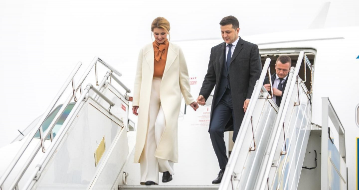 Olena Zelenskaya, recunoscatoare ca a petrecut timp cu Zelenski la un interviu. „Nimeni nu-mi ia sotul, nici macar razboiul” - VIDEO Olena Zelenskaya, recunoscatoare ca a petrecut timp cu Zelenski la un interviu. „Nimeni nu-mi ia sotul, nici macar razboiul” - VIDEO