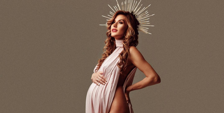 Tatiana Heghea, emotionata pana la lacrimi! Interpreta a fost externata din maternitate si intampinata de familia ei frumoasa: „Faceti cunostinta cu Tiberius-Alexander, fiul nostru!” - VIDEO Tatiana Heghea, emotionata pana la lacrimi! Interpreta a fost externata din maternitate si intampinata de familia ei frumoasa: „Faceti cunostinta cu Tiberius-Alexander, fiul nostru!” - VIDEO