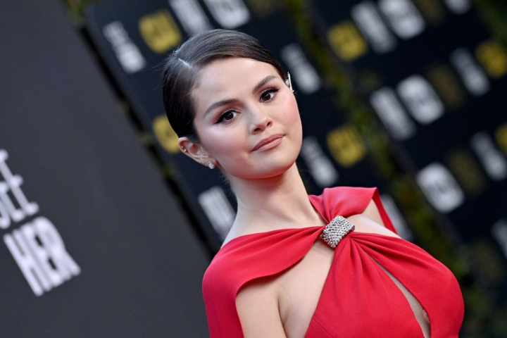 Cum arata Selena Gomez intr-o zi obisnuita, fara pic de machiaj si fara ...